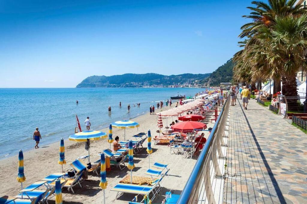 Ampio Appartamento Per 9 Persone A Pochi Passi Dal Mare アルベンガ エクステリア 写真